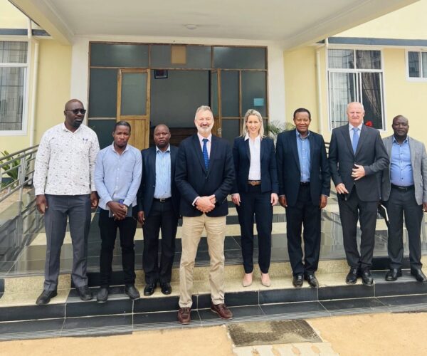 01.03.23 – Our CEO Lorna Blaisse is in Dodoma today to meet with Government officials at the Mining Commission, Ministry of Minerals and the Geological Survey of #Tanzania. 

Here, pictured with I.A. Nchasi, Acting Permanent Secretary and colleagues at Ministry of Minerals .